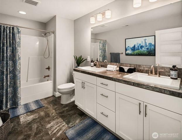 13041 56th Avenue S, Tukwila, WA 98178