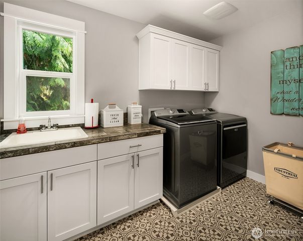 13041 56th Avenue S, Tukwila, WA 98178