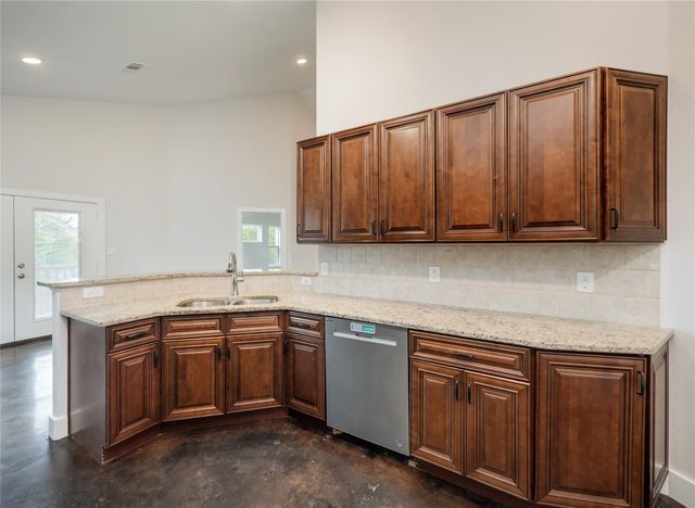 93 Primrose LN, Marble Falls, TX 78654