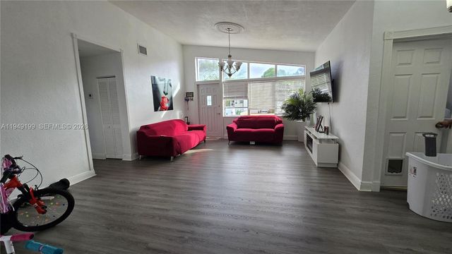 8261 SW 34th Ter 1, Miami, FL 33155