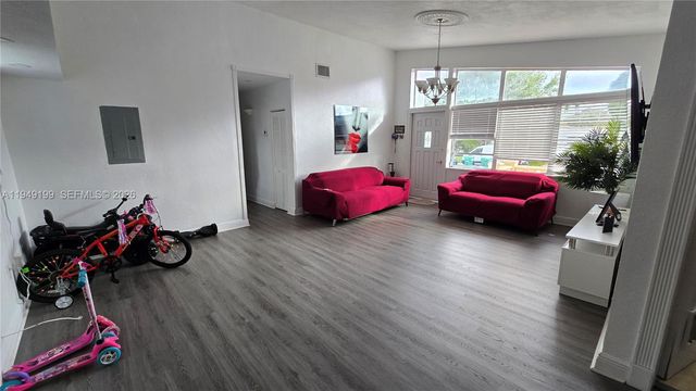 8261 SW 34th Ter 1, Miami, FL 33155