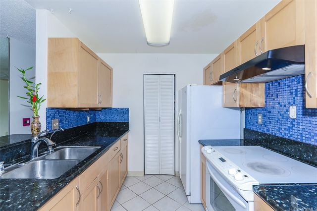 94-529 Lumiaina Street D204, Waipahu, HI 96797