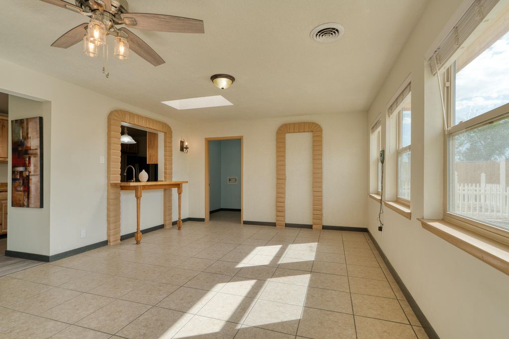 Image 13 of property listing at 508 LAS MARIAS Drive SE, Rio Rancho, NM 87124