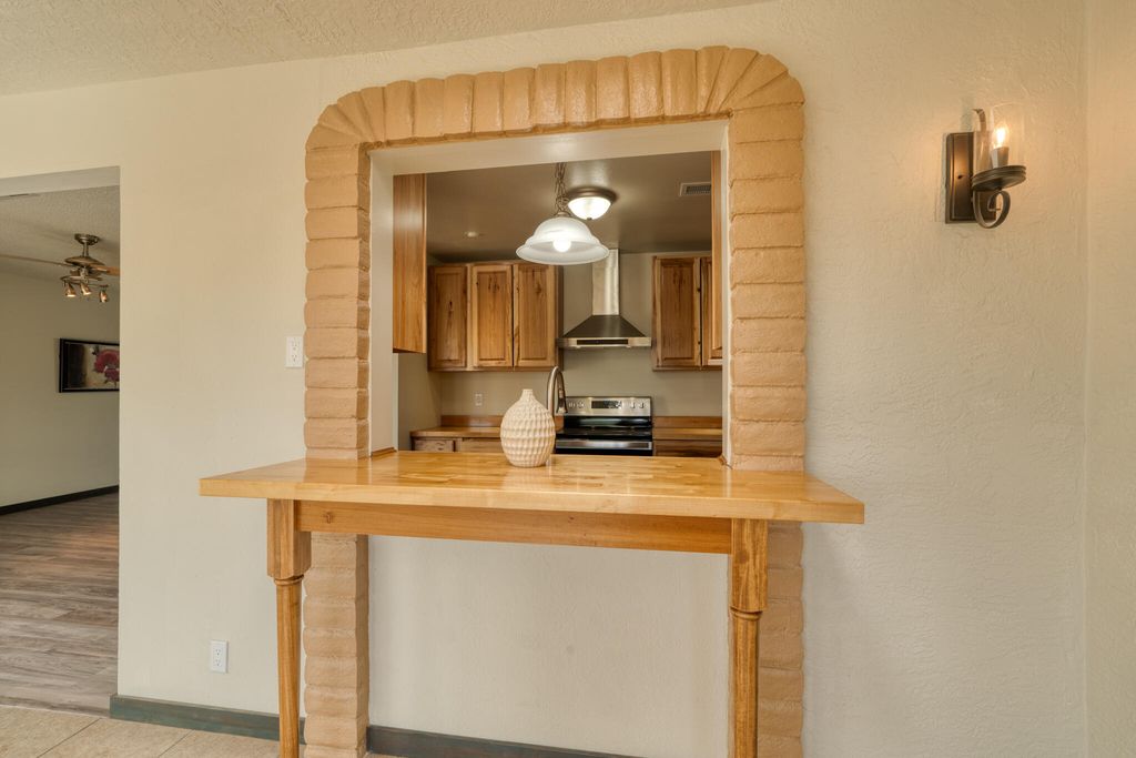 Image 14 of property listing at 508 LAS MARIAS Drive SE, Rio Rancho, NM 87124