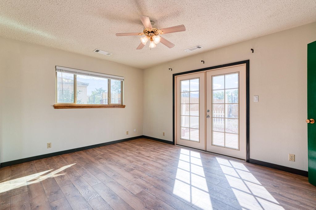 Image 15 of property listing at 508 LAS MARIAS Drive SE, Rio Rancho, NM 87124
