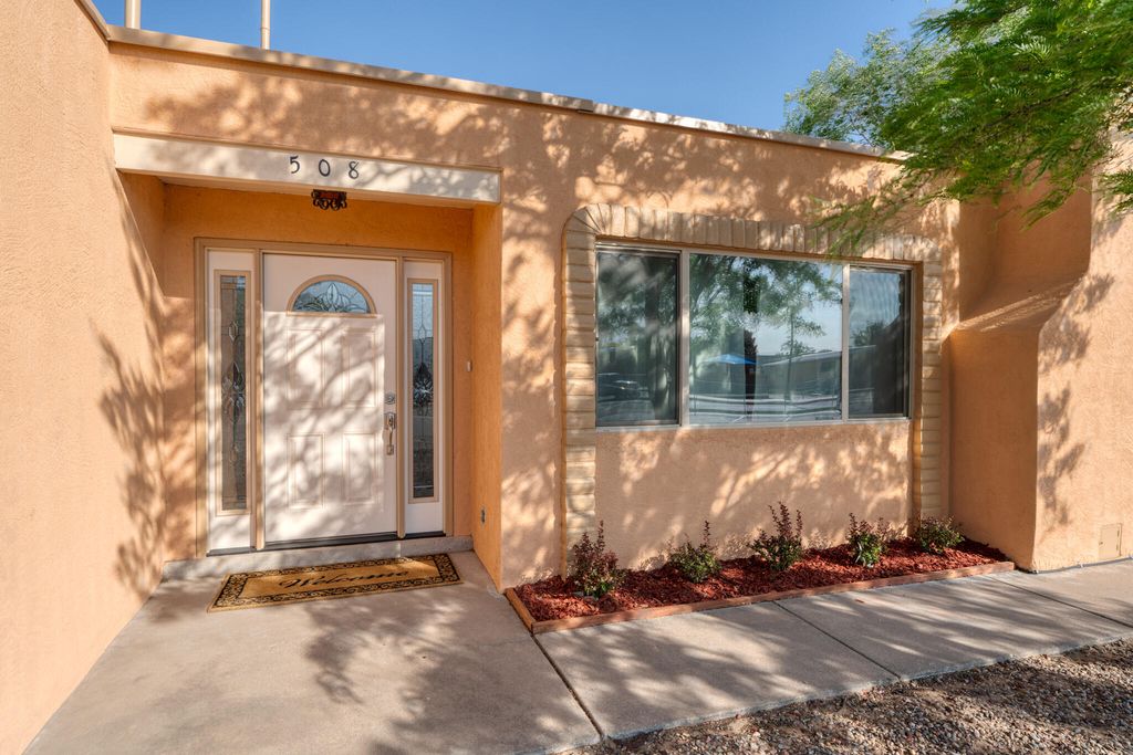 Image 2 of property listing at 508 LAS MARIAS Drive SE, Rio Rancho, NM 87124