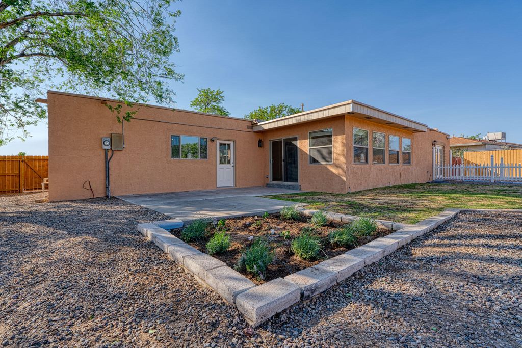 Image 27 of property listing at 508 LAS MARIAS Drive SE, Rio Rancho, NM 87124