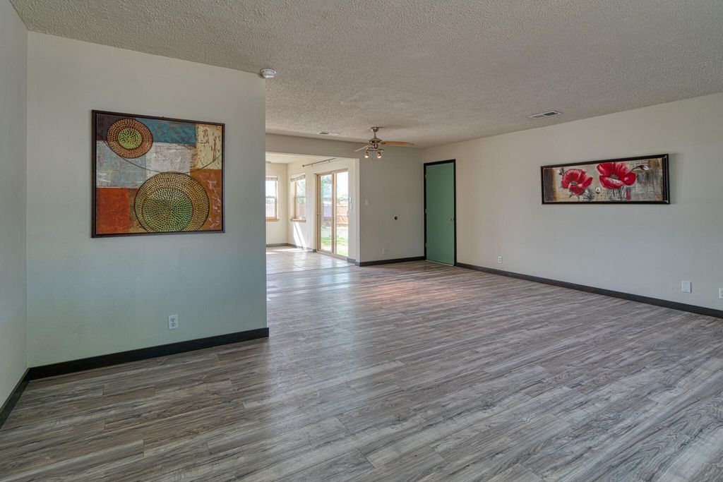 Image 3 of property listing at 508 LAS MARIAS Drive SE, Rio Rancho, NM 87124