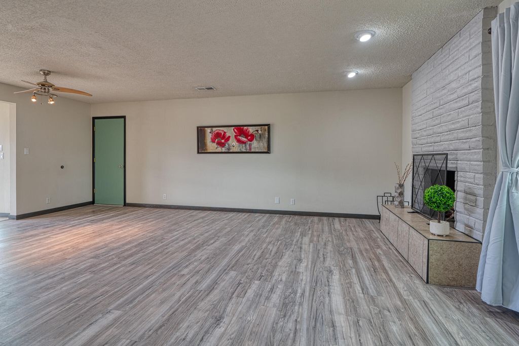 Image 6 of property listing at 508 LAS MARIAS Drive SE, Rio Rancho, NM 87124