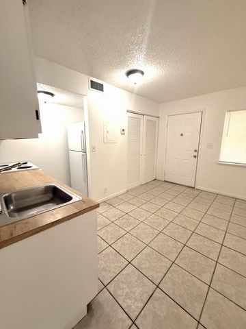 4281 NW 19TH Street 5, Lauderhill, FL 33313