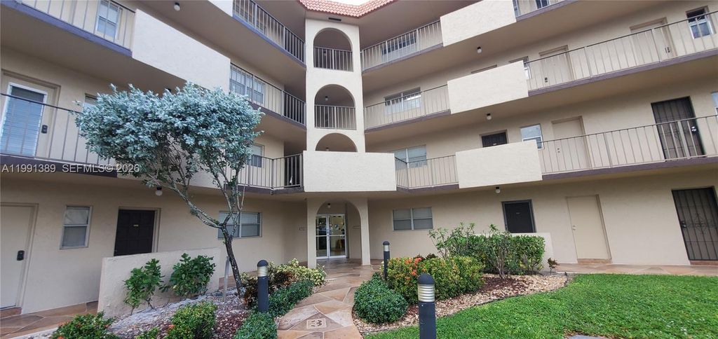 6361 N Falls Cir Dr 106, Lauderhill, FL 33319