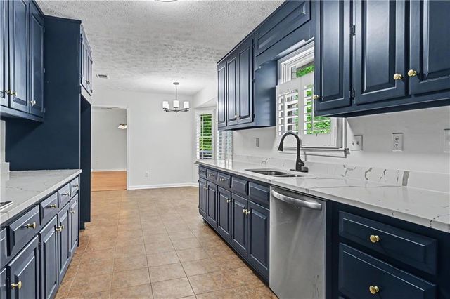 9011 Par Drive, Douglasville, GA 30134