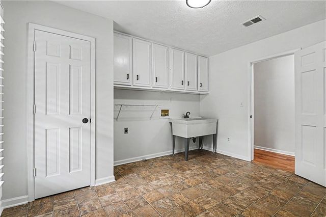 9011 Par Drive, Douglasville, GA 30134