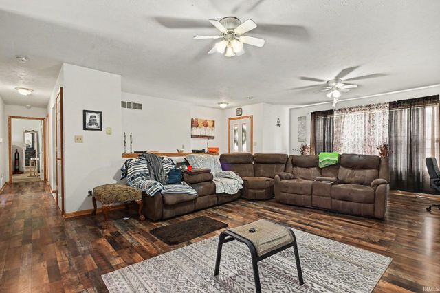 18185 SCARBOROUGH Lane, Elkhart, IN 46528