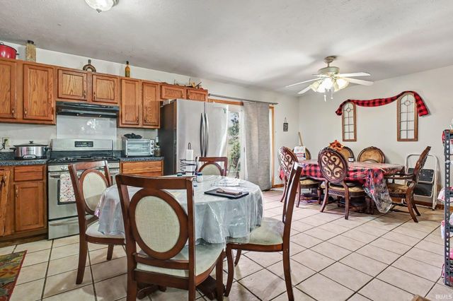 18185 SCARBOROUGH Lane, Elkhart, IN 46528