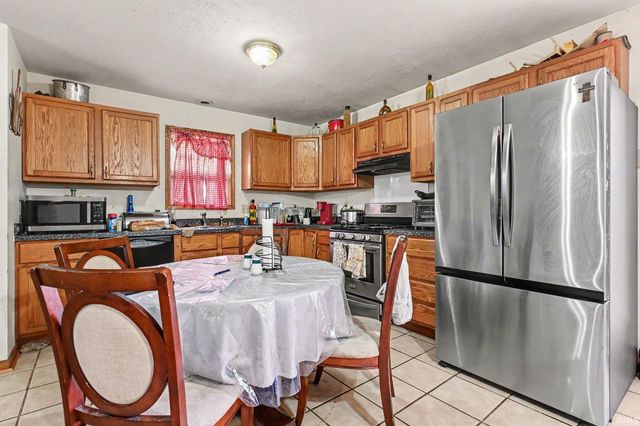 18185 SCARBOROUGH Lane, Elkhart, IN 46528