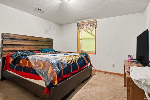 18185 SCARBOROUGH Lane, Elkhart, IN 46528