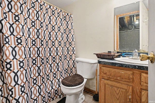 18185 SCARBOROUGH Lane, Elkhart, IN 46528