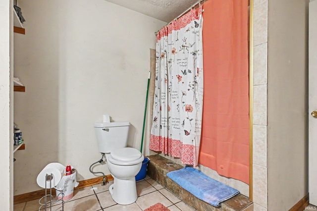 18185 SCARBOROUGH Lane, Elkhart, IN 46528