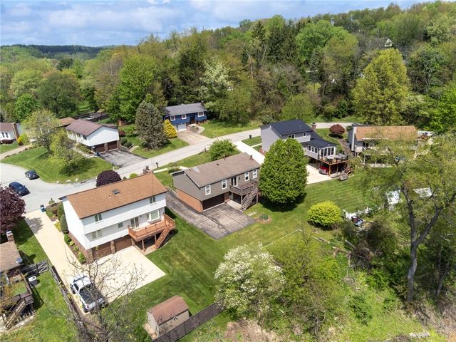 521 Monticello Dr, Delmont, PA 15626