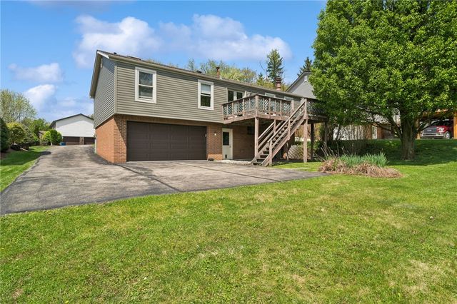 521 Monticello Dr, Delmont, PA 15626