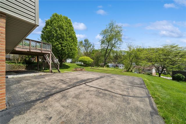 521 Monticello Dr, Delmont, PA 15626