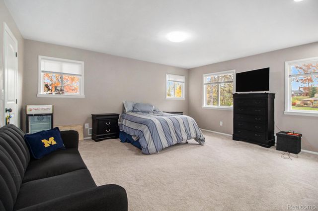 26557 Old Homestead Drive, Farmington, MI 48331