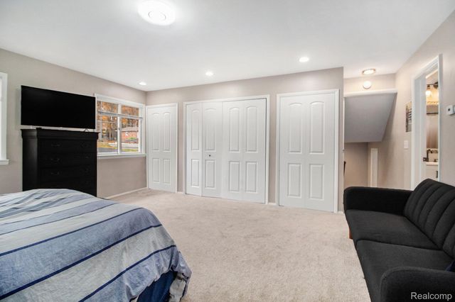 26557 Old Homestead Drive, Farmington, MI 48331