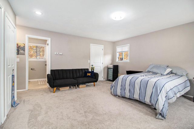 26557 Old Homestead Drive, Farmington, MI 48331