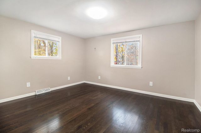 26557 Old Homestead Drive, Farmington, MI 48331