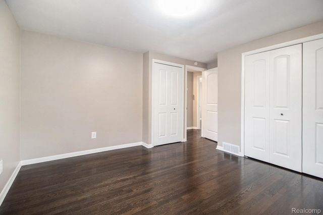 26557 Old Homestead Drive, Farmington, MI 48331