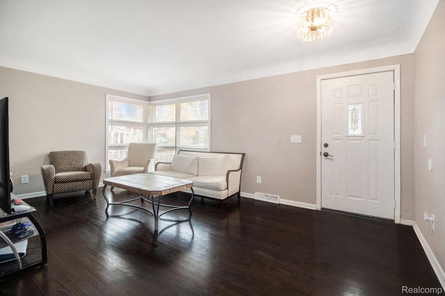 26557 Old Homestead Drive, Farmington, MI 48331