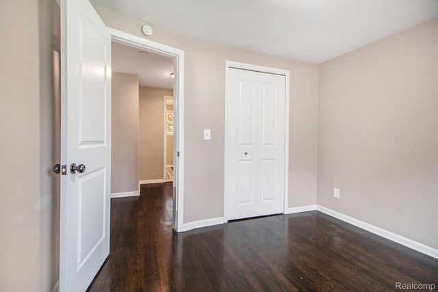 26557 Old Homestead Drive, Farmington, MI 48331