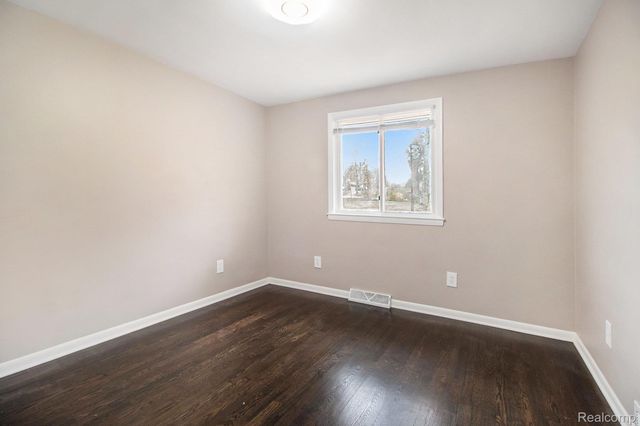 26557 Old Homestead Drive, Farmington, MI 48331