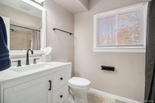 26557 Old Homestead Drive, Farmington, MI 48331