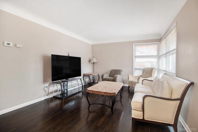 26557 Old Homestead Drive, Farmington, MI 48331