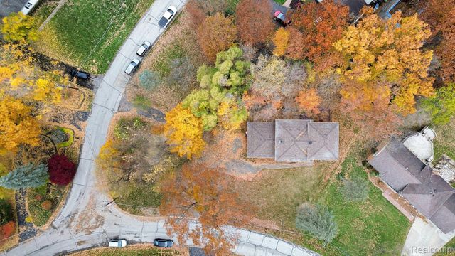 26557 Old Homestead Drive, Farmington, MI 48331