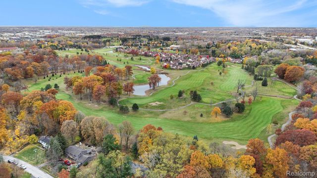 26557 Old Homestead Drive, Farmington, MI 48331