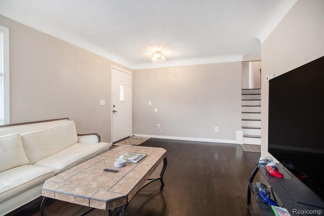 26557 Old Homestead Drive, Farmington, MI 48331