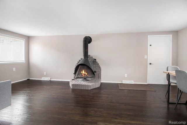 26557 Old Homestead Drive, Farmington, MI 48331