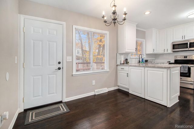 26557 Old Homestead Drive, Farmington, MI 48331