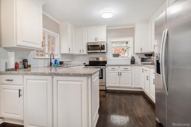 26557 Old Homestead Drive, Farmington, MI 48331