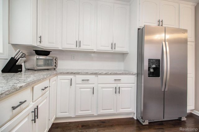 26557 Old Homestead Drive, Farmington, MI 48331