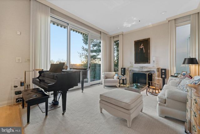 4628 CHARLESTON TER NW, Washington, DC 20007