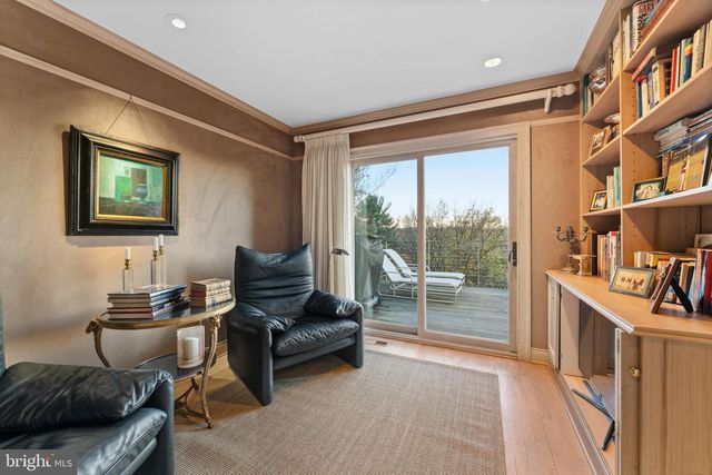 4628 CHARLESTON TER NW, Washington, DC 20007