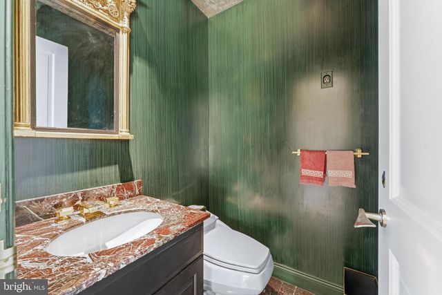 4628 CHARLESTON TER NW, Washington, DC 20007