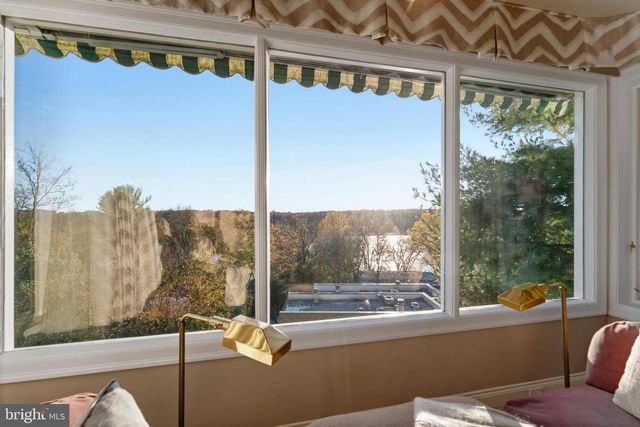 4628 CHARLESTON TER NW, Washington, DC 20007