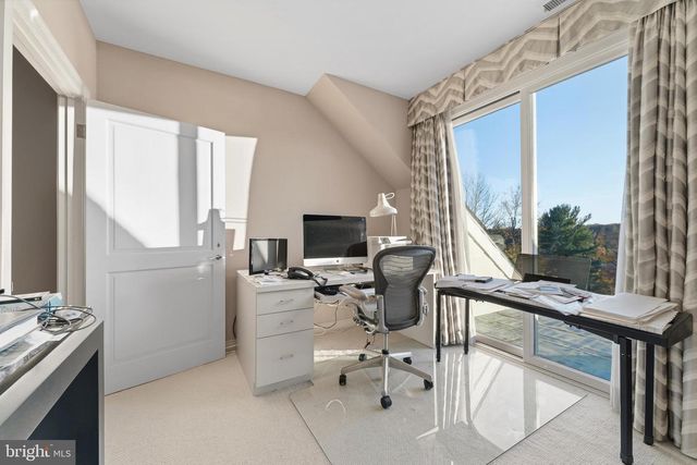 4628 CHARLESTON TER NW, Washington, DC 20007