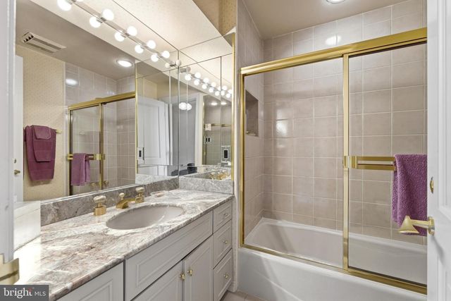 4628 CHARLESTON TER NW, Washington, DC 20007