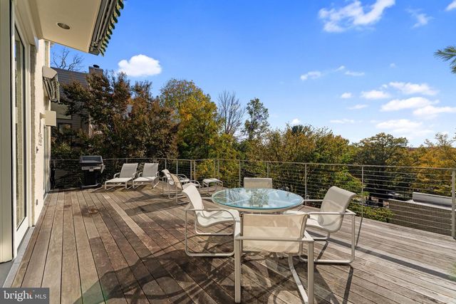 4628 CHARLESTON TER NW, Washington, DC 20007